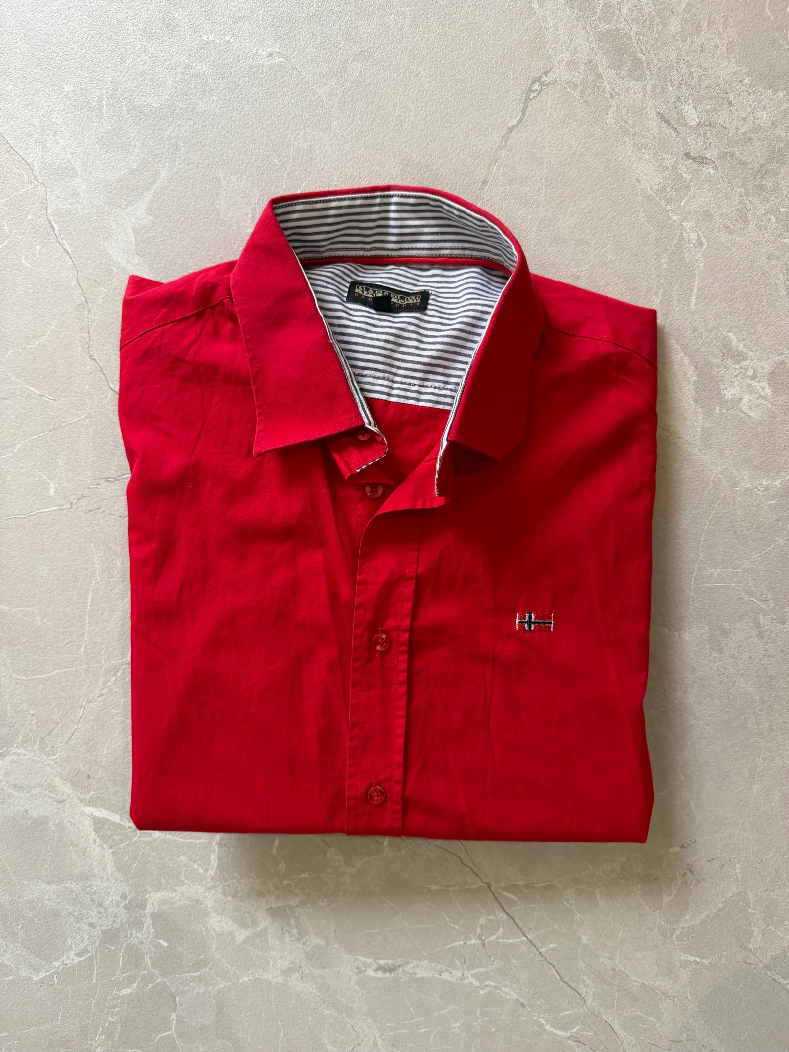chemise napapijri rouge taille XXL - très bon état